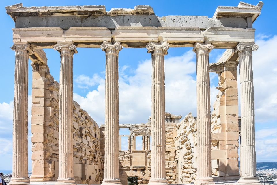 Los ingresos del turismo griego superan los niveles anteriores a la pandemia tras 10 meses de fuerte crecimiento