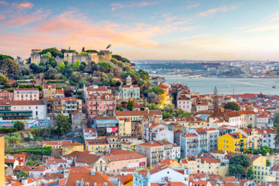 Portugal introduce un periodo transitorio para los solicitantes de residencia no habitual de 2023