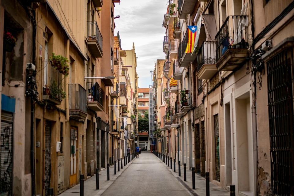 Barcelona prohibirá los pisos turísticos para atajar la crisis de la vivienda