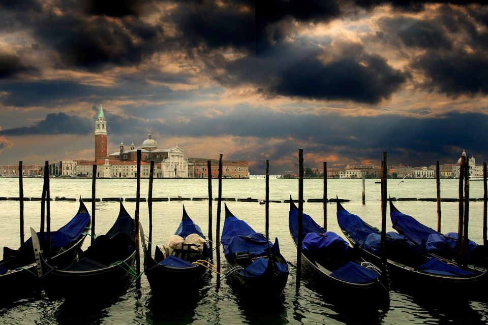 Venecia aborda el turismo de masas con la prohibición de grupos y altavoces